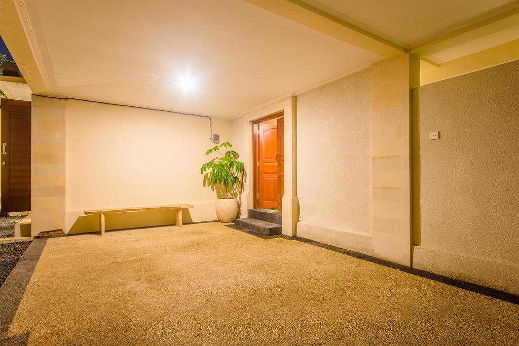 Villa Tepi Sungai Легиан Стая снимка