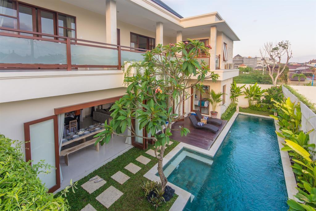 Villa Tepi Sungai Легиан Стая снимка