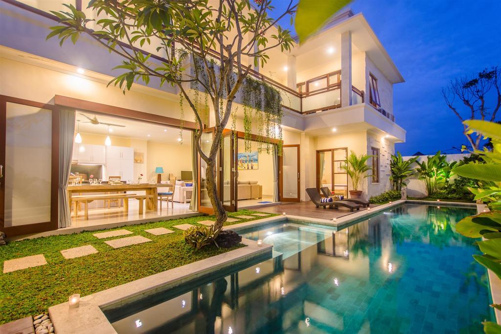 Villa Tepi Sungai Легиан Стая снимка