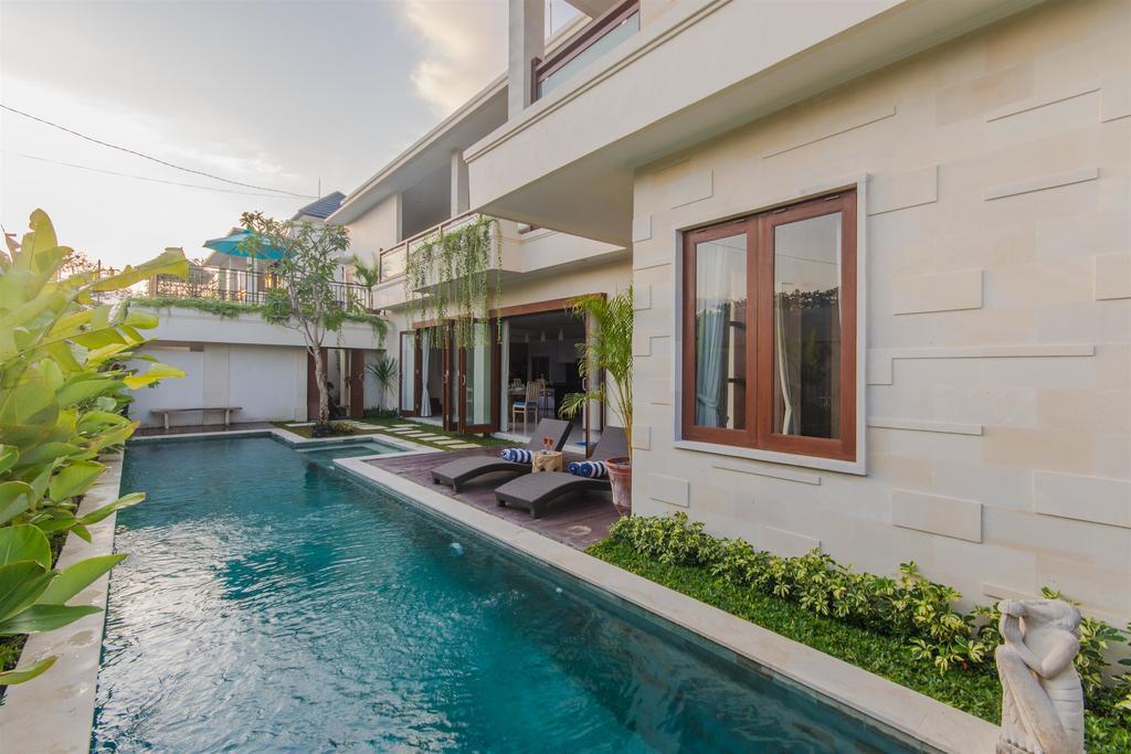 Villa Tepi Sungai Легиан Стая снимка